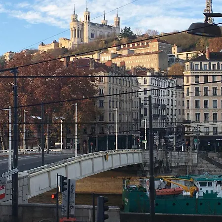 Dans Vue Saone Calme Absolu Lyon